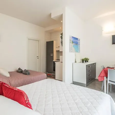 Exclusive: Fronte Mare Con Terrazzo E Parcheggio